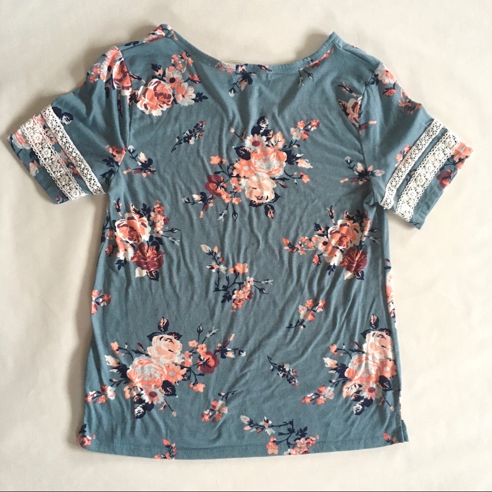 Sold!!Wall Flower Floral Tee- Medium